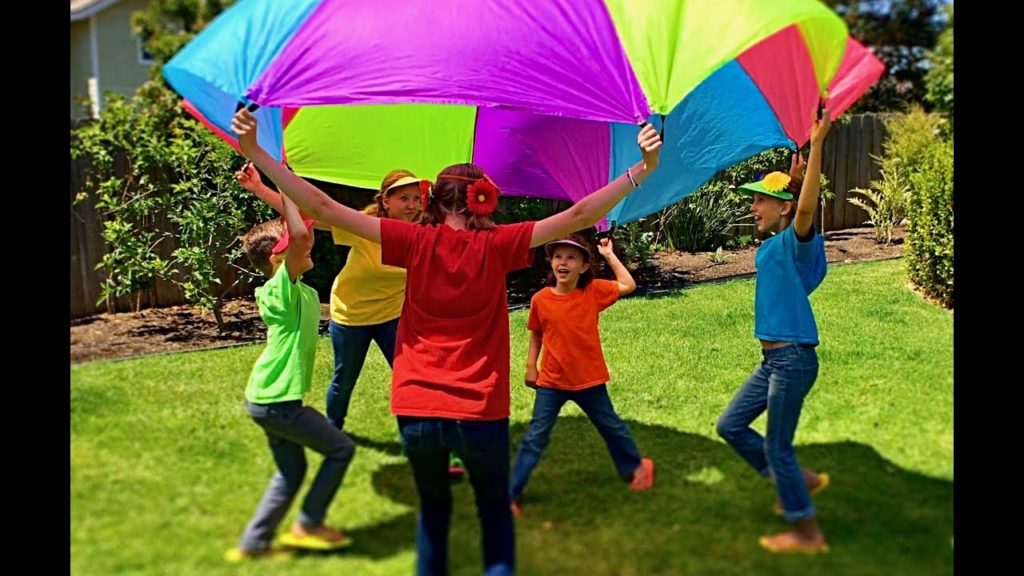 Learn English Colors! Parachute Play with Sign Post Kids! SignPost Kids